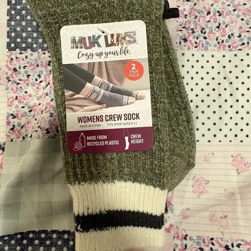 MUK LUKS Men's Casual Crew Socks - Olive and Navy